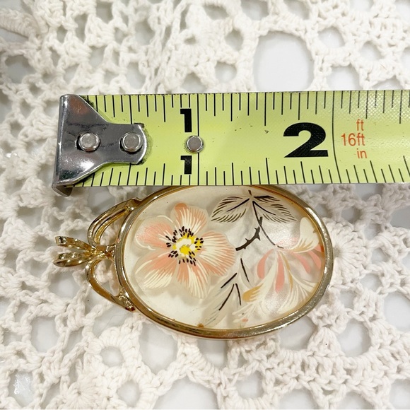Vintage Gold Tone Floral Pendant Necklace Granny Feminine Grandma - Picture 3 of 4